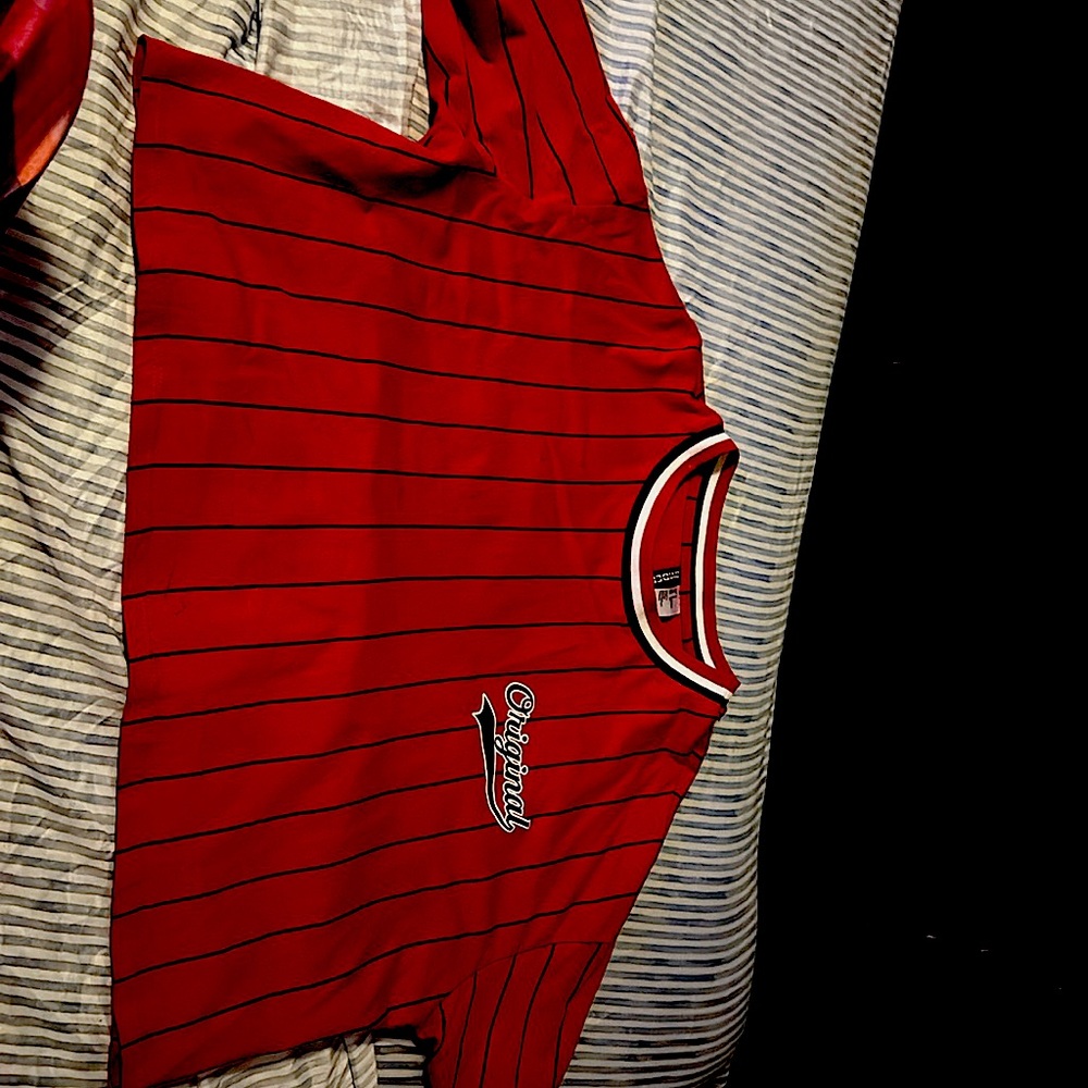 I’m selling H&M’s small sized original crop-top